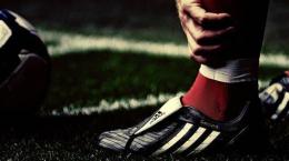 ảnh chụp màn hình giày adidas bóng đá
