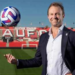 câu lạc bộ bóng đá adelaide united gặp cahn