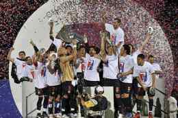 giao diện app đội bóng lyon đã giành bao nhiêu chức vô địch ligue 1 liên tiếp từ năm 2002 đến 2008?